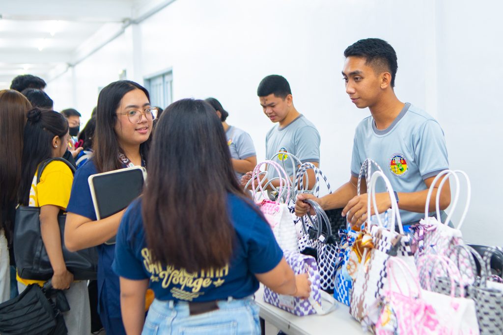 𝐁𝐉𝐌𝐏 𝐋𝐚𝐠𝐮𝐧𝐚 𝐏𝐫𝐨𝐦𝐨𝐭𝐞𝐬 𝐏𝐃𝐋 𝐑𝐞𝐡𝐚𝐛𝐢𝐥𝐢𝐭𝐚𝐭𝐢𝐨𝐧 𝐓𝐡𝐫𝐨𝐮𝐠𝐡 𝐋𝐢𝐯𝐞𝐥𝐢𝐡𝐨𝐨𝐝 𝐄𝐱𝐡𝐢𝐛𝐢𝐭 𝐚𝐭 𝐔𝐧𝐢𝐯𝐞𝐫𝐬𝐢𝐭𝐲 𝐨𝐟 𝐂𝐚𝐛𝐮𝐲𝐚𝐨